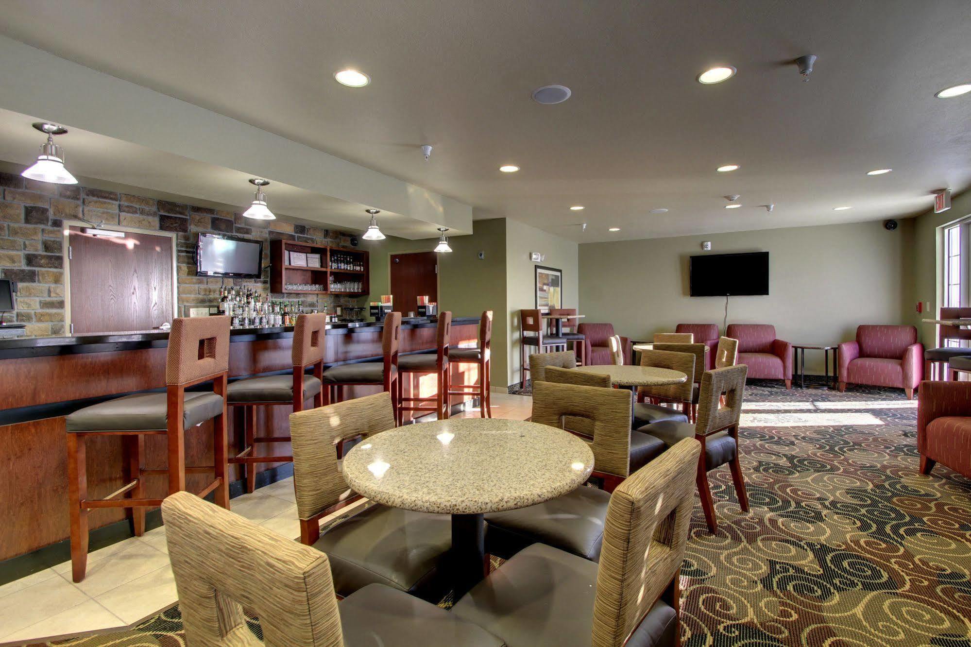 Cobblestone Inn & Suites - Bottineau Exterior photo