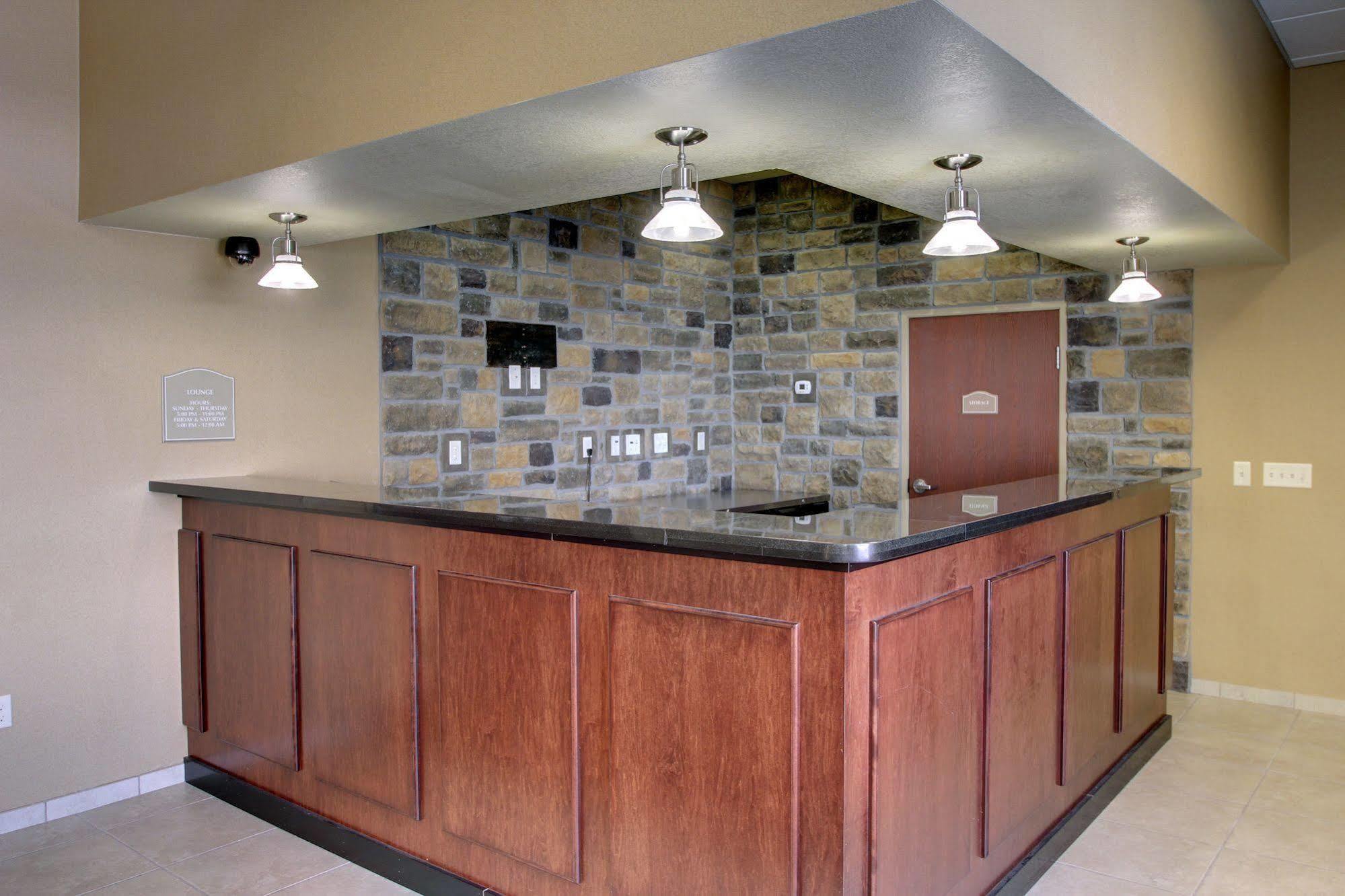 Cobblestone Inn & Suites - Bottineau Exterior photo