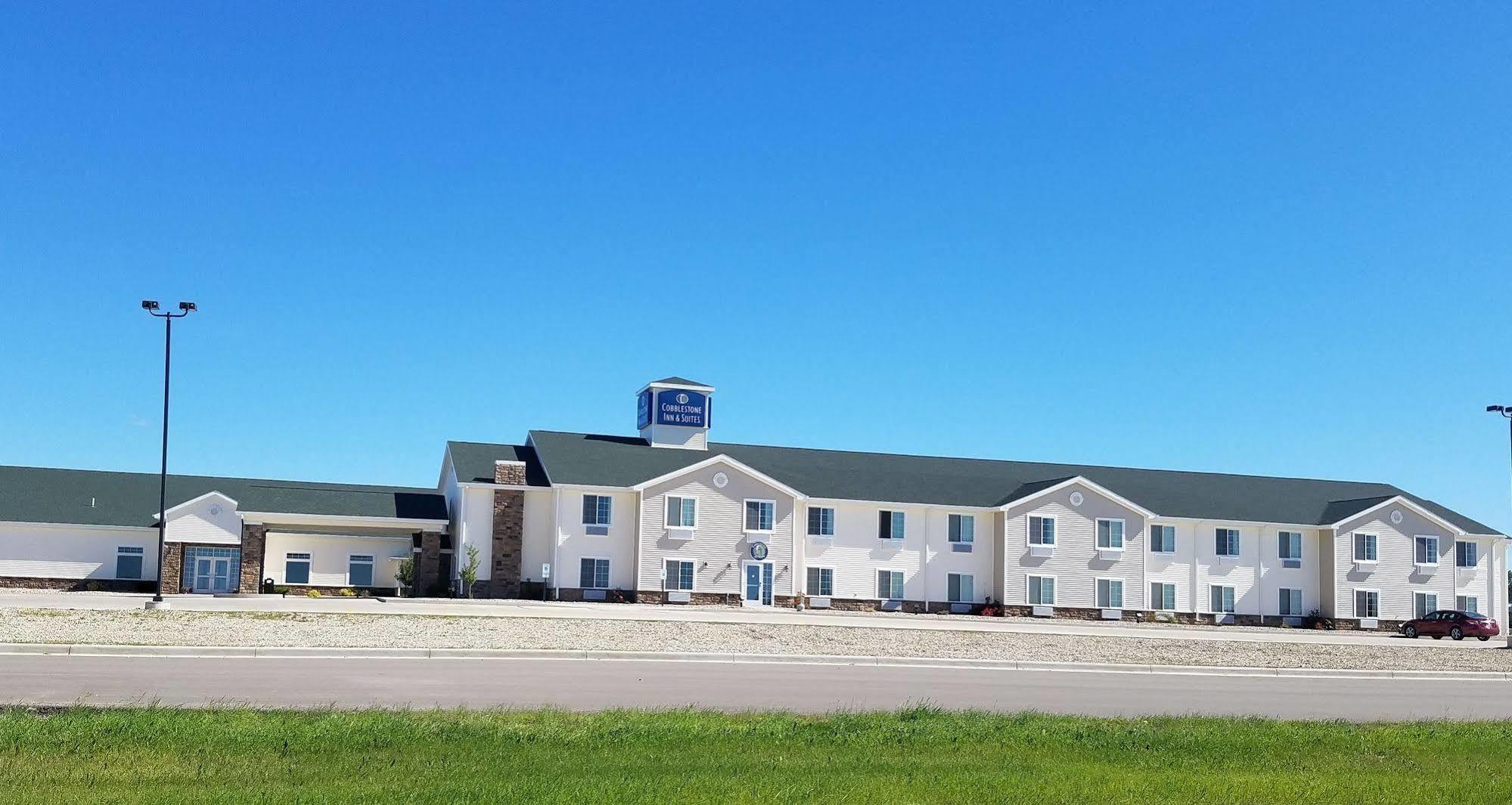 Cobblestone Inn & Suites - Bottineau Exterior photo